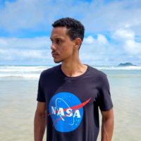 Gustavo na praia